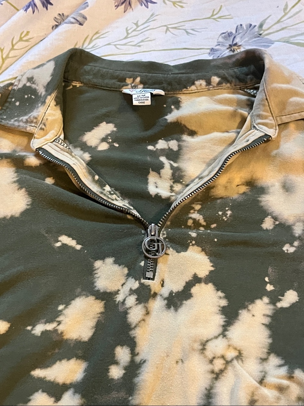 Vintage Y2K Guess by Marciano Olive Tie-Dye Henley Top, S/M, PTP 17" - Picture 4 of 7